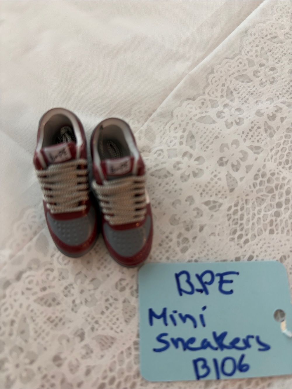 B106,One Pair B-PE Star Mini Sneakers For Labubu doll Gray-White-Burgundy color.